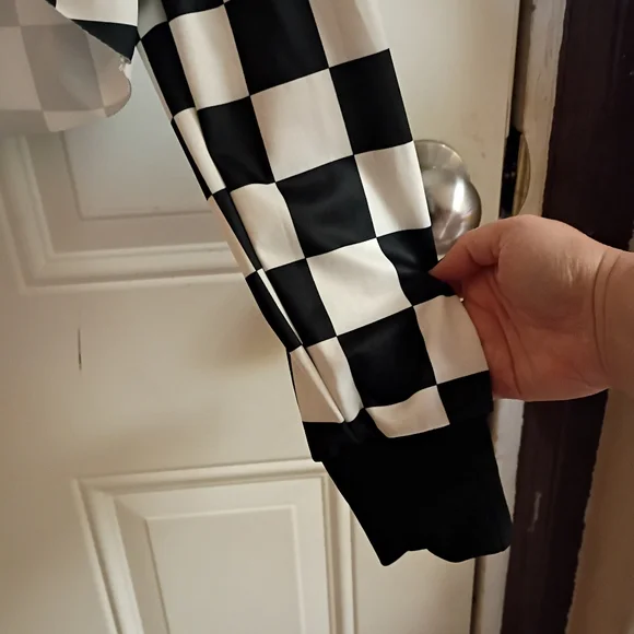 2/$10 Checkered Black and White Cropped Hoodie Size Medium - Picture 5 of 9